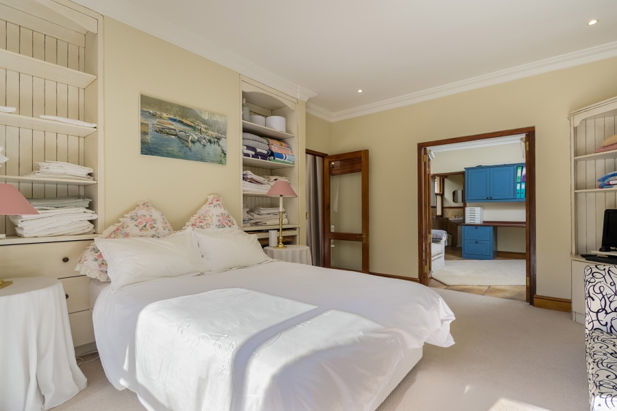 7 Bedroom Property for Sale in Zwaanswyk Western Cape